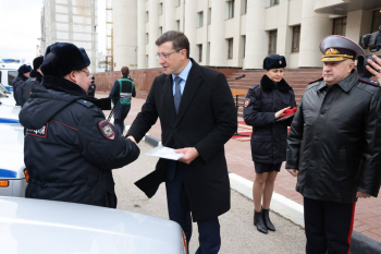 Нижегородским полицейским вручили ключи от новых служебных автомобилей
