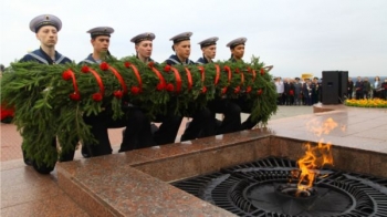 Церемония возложения цветов прошла в Мемориальном комплексе &quot;Победа&quot; города Чебоксары 