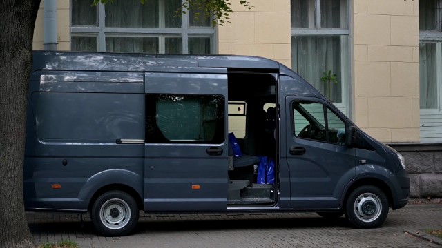 Нижегородское правительство передало белорусским волонтерам микроавтобус для доставки гумпомощи на Донбасс
