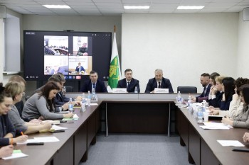 Андрей Гнеушев провёл выездное заседание комиссии в Володарском округе