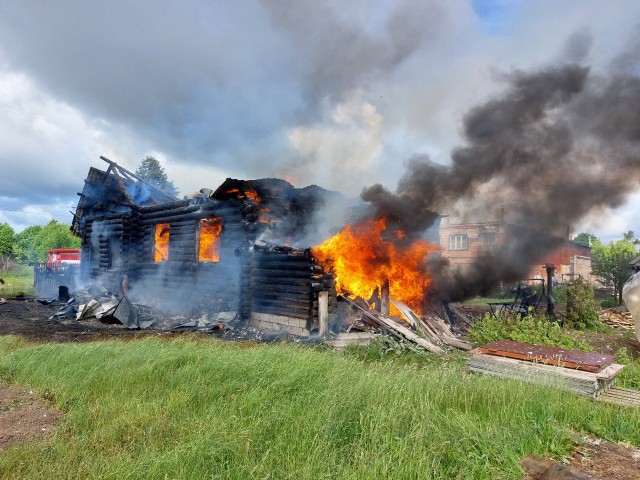 Жилой дом в Шахунье сгорел из-за детской шалости