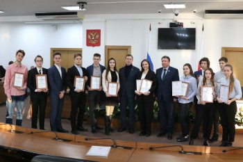 Олег Лавричев и Станислав Прокопович наградили победителей Форума молодёжных инициатив