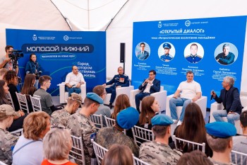  4 тысячи писем написали нижегородцы участникам СВО в рамках мероприятия &quot;Письмо герою&quot; в День города