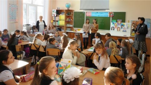 Преподаватели и студенты ЧГУ провели занятия с учениками школы № 38 г. Чебоксары в рамках проекта "Университет для детей" Преподаватели и студенты ЧГУ провели занятия с учениками школы № 38 г. Чебоксары в рамках проекта "Университет для детей"