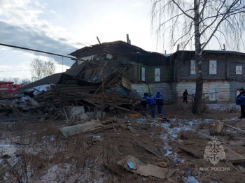 Спасатели извлекли мужчину из-под завалов разрушившегося дома в Лукоянове