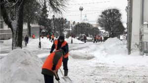 Около 950 куб. м. снега вывезено за минувшие сутки с дорог и тротуаров Чебоксар