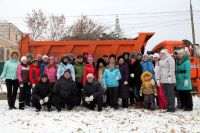 Сотрудники администрации города Чебоксары и коллективы муниципальных учреждений приняли участие в субботнике по ликвидации последствий ледяного дождя