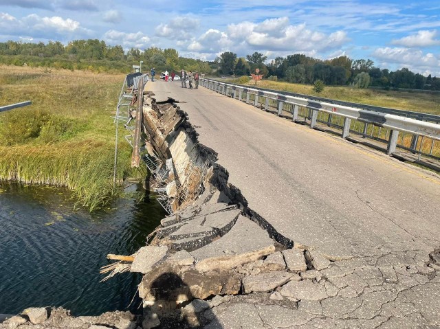 Обрушение автомобильного моста произошло в Воротынском районе Нижегородской области