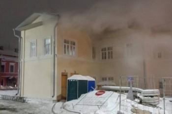 Решение о восстановлении здания ОКН &quot;Дом Н.П. Котельникова&quot; примут после установления причин пожара и проверки.