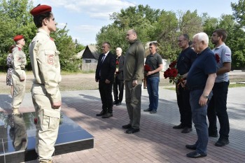Оренбургская область восстановила "Памятник погибшим в годы войны" в Перевальске Оренбургская область восстановила "Памятник погибшим в годы войны" в Перевальске