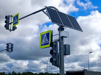 Первый в Нижнем Новгороде светофор на солнечной батарее установили на Гребном канале