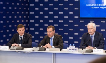 "Единая Россия" в связи с распространением коронавируса перейдет в режим волонтерства и будет оказывать помощь людям