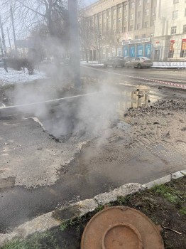 Коммунальщики ликвидируют аварию в Автозаводском районе Нижнего Новгорода