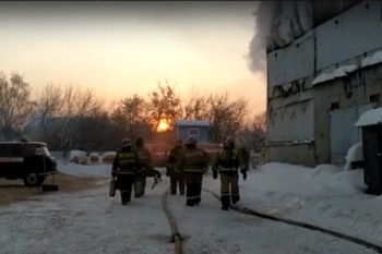 Пробы воздуха взяты в Уфе в связи с пожаром на фанерной фабрике (ВИДЕО)