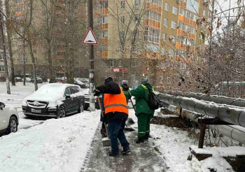 Дорожные службы Нижнего Новгорода продолжают убирать снег