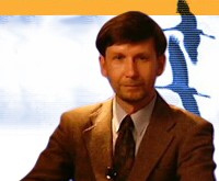 Дахин обращает внимание на необходимость сохранения традиции воспитания региональных политических кадров