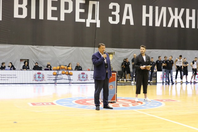 Олег Лавричев принял участие в открытии первого баскетбольного турнира Кубок Хайретдинова в Нижнем Новгороде 