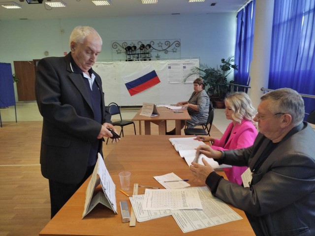 Кандидат на выборах губернатора Александр Быков принял участие в голосовании Кандидат на выборах губернатора Александр Быков принял участие в голосовании