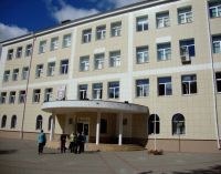 Замдиректора лицея №82 в Нижнем Новгороде признан виновным в халатности,повлекшей обрушение штукатурки на участке потолка с последующим падением на трех учеников