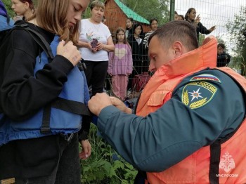 Спасатели эвакуировали детей из оздоровительного лагеря в Башкирии