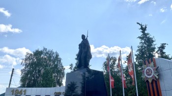 Мемориал Славы открыли в поселке Ковернино Нижегородской области