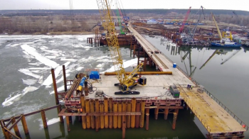 Технологическая переправа построена для возведения моста через Каму на обходе Нижнекамска и Набережных Челнов