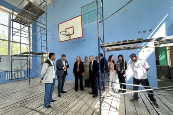 "Партийный десант" оценил качество капремонта и готовность сдать школы №7 и №10 в Арзамасе