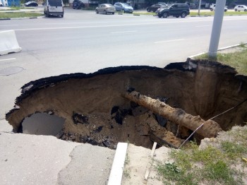 Асфальт провалился на улице Пролетарская в Нижнем Новгороде 25 июня