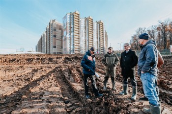 "Завершить строительство новой дороги в полном объеме в микрорайоне "Солнечный" планируем до конца декабря", - Алексей Ладыков