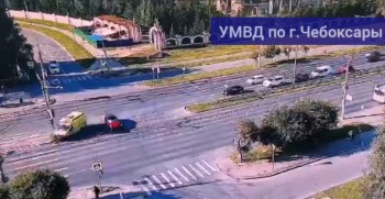 ДТП с машиной скорой помощи произошло в Чебоксарах (ВИДЕО)