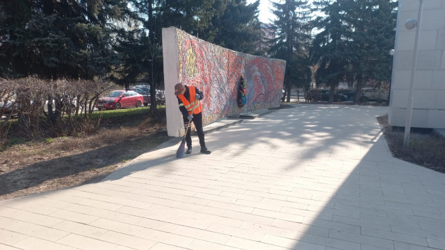 Памятники и обелиски приводят в порядок в Нижнем Новгороде в преддверии Дня Победы Памятники и обелиски приводят в порядок в Нижнем Новгороде в преддверии Дня Победы