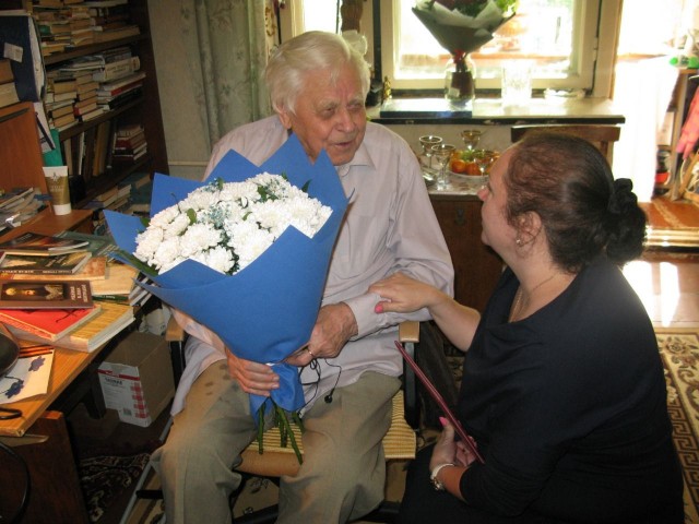 Участника Великой Отечественной войны Геннадия Строкина поздравили с 95-летним юбилеем в Балахне Нижегородской области Участника Великой Отечественной войны Геннадия Строкина поздравили с 95-летним юбилеем в Балахне Нижегородской области