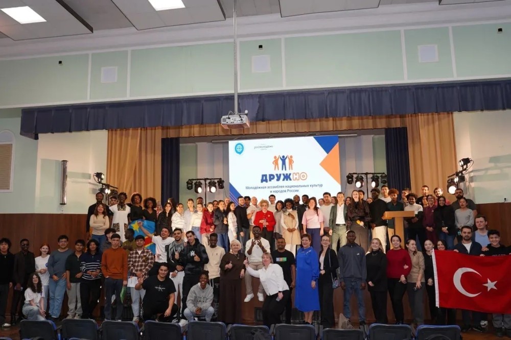 Гала-концерт Ассамблеи «ДружНО» в НГЛУ собрал студентов из 12 стран мира