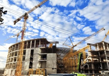 Монтаж балок кровли начали на многофункциональной арене в Перми