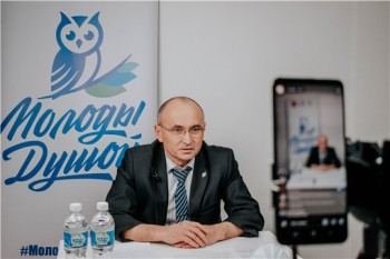 "Серебряным" волонтерам в Чебоксарах провели прямой эфир по противодействию интернет-мошенничеству