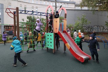 Две новые детские площадки появились в Нижегородском районе по программе "Вам решать!"