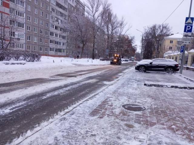 Последствия прошедшего снегопада устраняют во всех районах Нижнего Новгорода