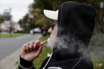 Госдума рассмотрит проект закона о лицензировании торговли табачной продукцией