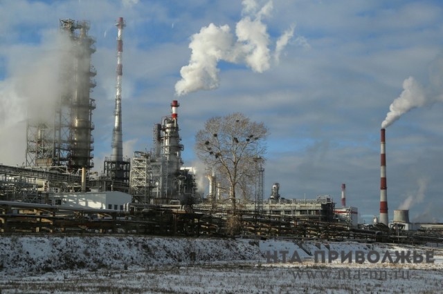 Роспотребнадзор исследует воздух после пожара на нефтеперерабатывающем заводе в Кстове