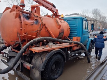 Откачка талых вод с нижегородских улиц началась раньше обычного срока