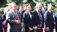 Церемония возложения цветов к Монументу Славы в Мемориальном комплексе &quot;Победа&quot; прошла в г. Чебоксары