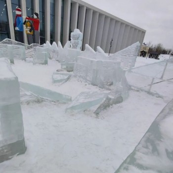 Вандалы разрушили ледовый лабиринт у Нижегородской ярмарки