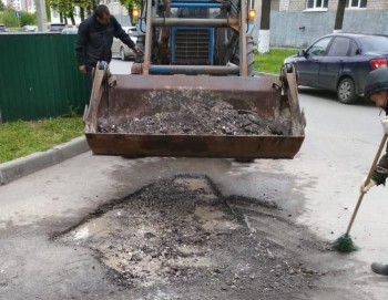 Работы по ямочному ремонту дворовых проездов стартовали в Чебоксарах
