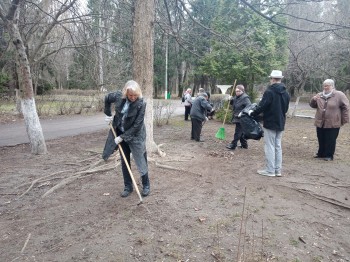 Территории возле памятников в Нижнем Новгороде приводят в порядок в рамках акции &quot;Чисто. Культурно. ТОС&quot;