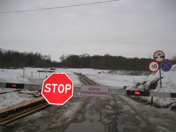 Автомобильную ледовую переправу через реку Сура в Нижегородской области закрыли из-за повышения температуры воздуха