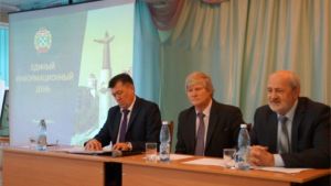 Более 900 человек приняли участие в мероприятиях Единого информационного дня в Калининском р-не Чебоксар