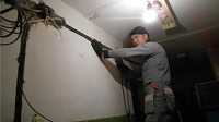 Работы по замене электропроводки в бывших общежитиях города Чебоксары завершаются