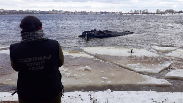 Судно на воздушной подушке перевернулось на реке Волга возле Самары