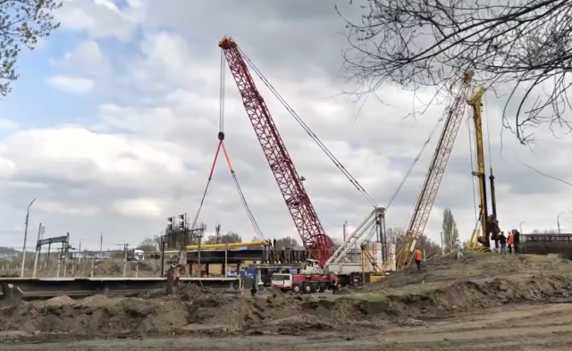 Пролет над ж/д демонтируют на путепроводе в районе "Стрелки" в Саратове