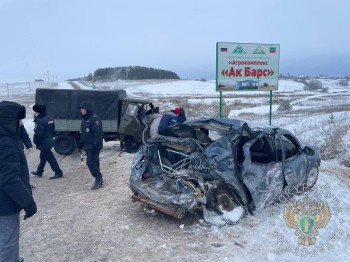 Четверо погибли при столкновении легковушки и УАЗа в Татарстане